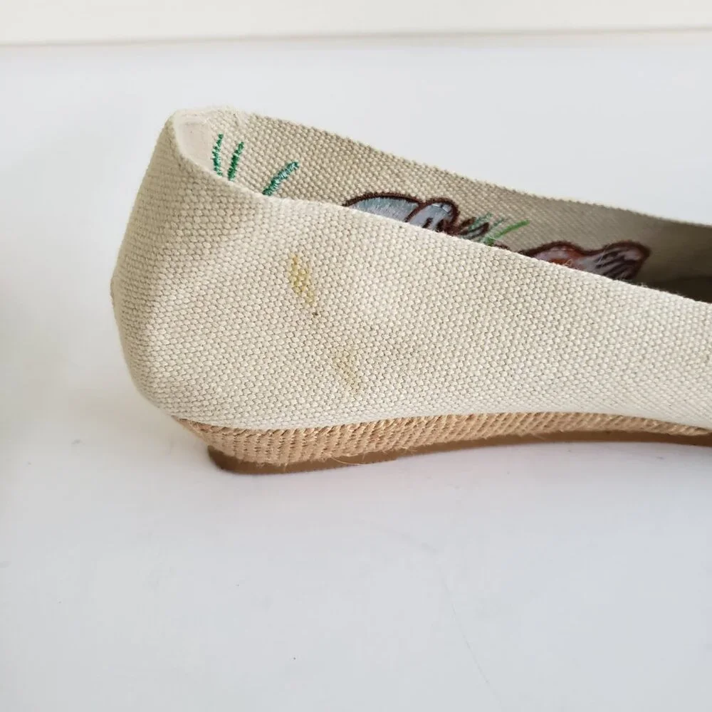 Vintage 70s/80s Margery Wind by Beacon wild animals embroidered canvas shoes
